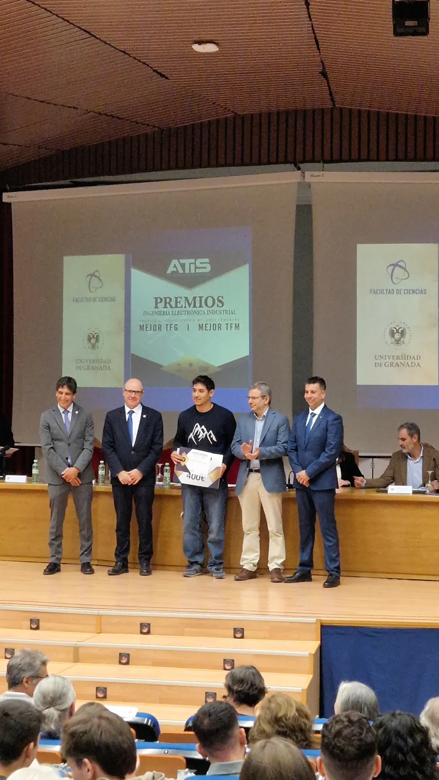 Entrega del premio al mejor TFG 2025 a Alfredo de Córdoba Gozalvez