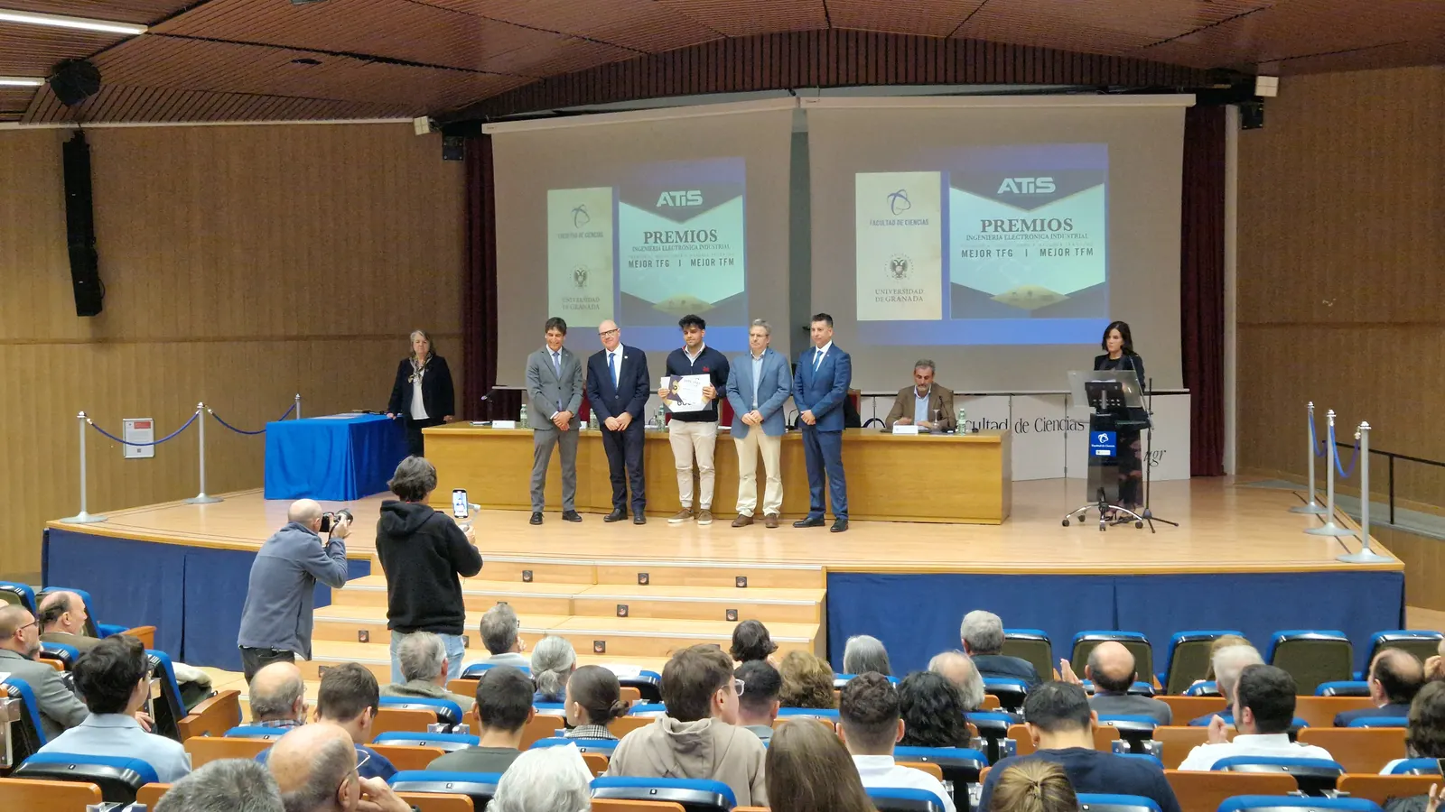 Entrega del premio al mejor TFM 2025 a Ángel Manuel Sánchez Zarco