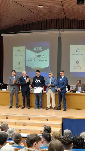 Premiados y representantes en el escenario