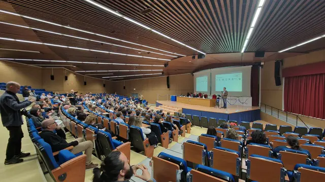 Público en el auditorio de la Facultad de Ciencias